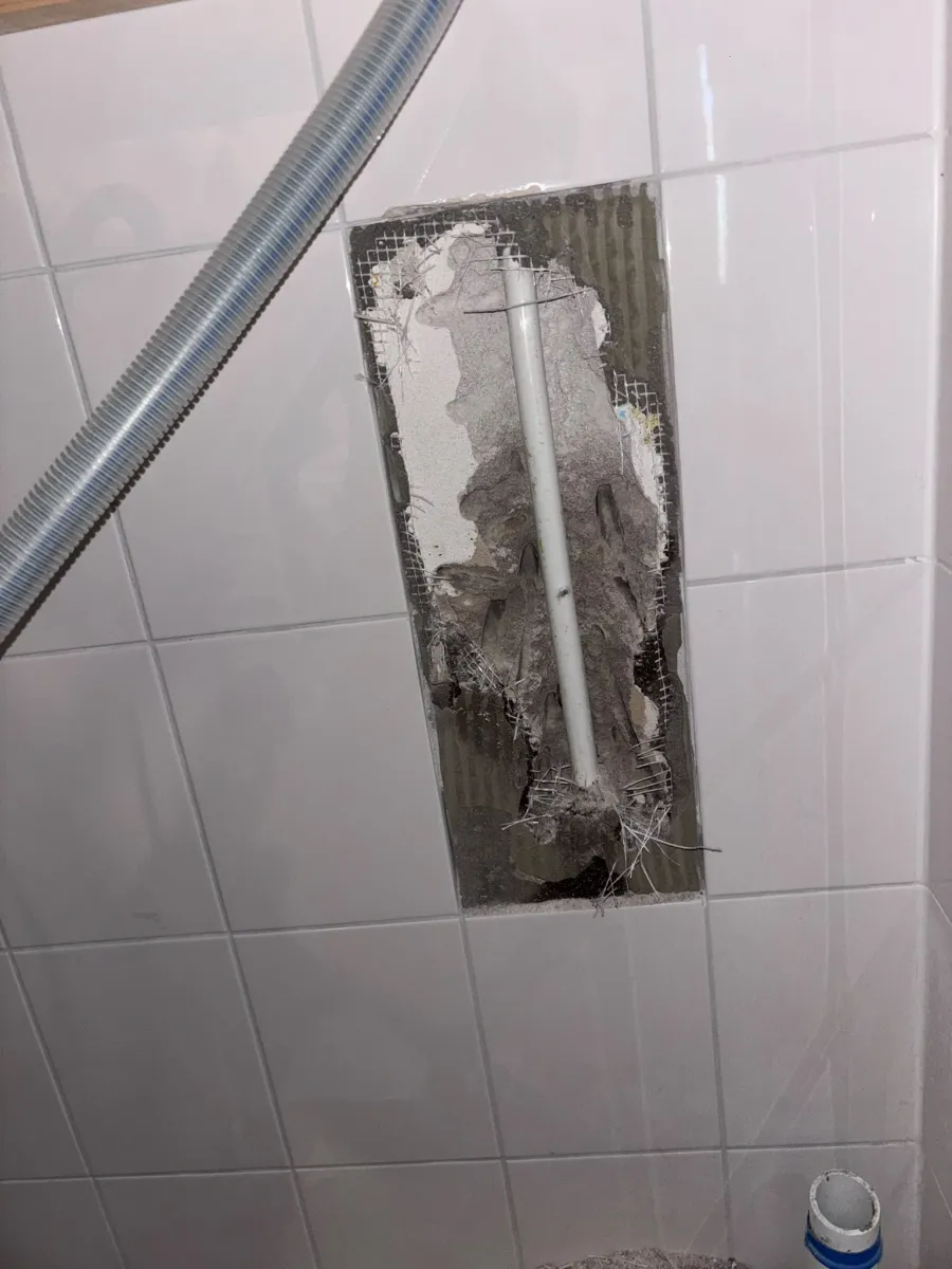 Badkamer: wand alleen open waar nodig